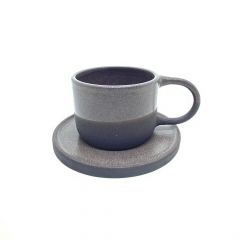 xícara ceramica preta com esmalte cinza